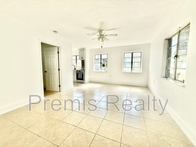 Building Photo - 7960 Boca Ciega Dr