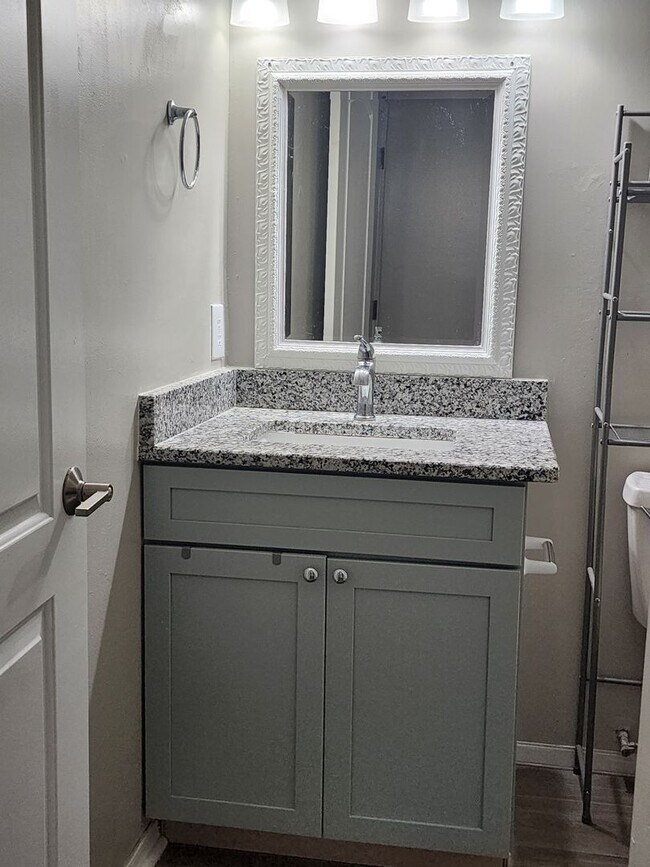 Building Photo - Harbour Towne