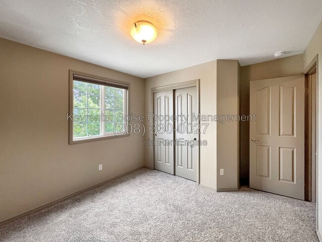 Building Photo - 5000 S Deselm Way