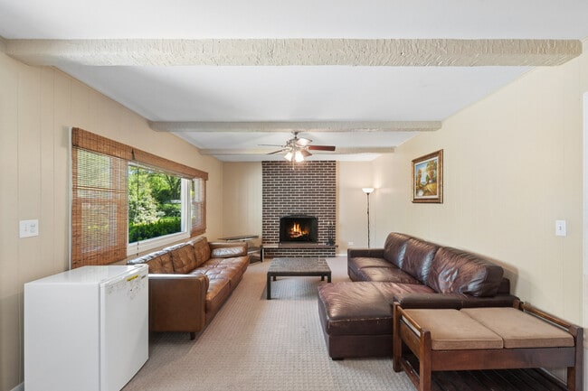 Building Photo - 1663 Longvalley Dr