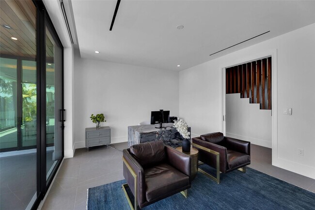 Building Photo - 1730 SE 13th St