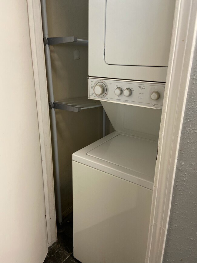 Building Photo - 8299 Cambridge St