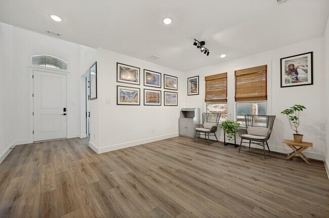 Building Photo - 724 Danbury St