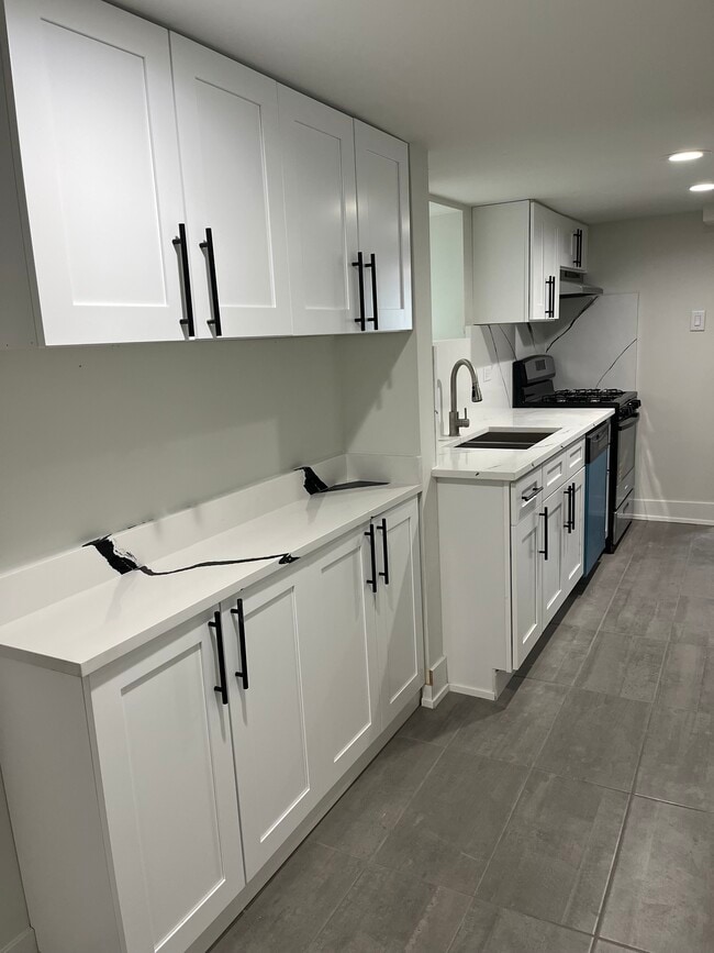 Building Photo - 5624 N Marmora Ave
