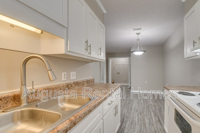 Building Photo - 332 Old Plantation Rd