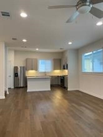 Building Photo - 6800 Menchaca Rd