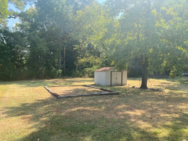 Building Photo - 2 Bedroom 1 Bathroom House - Texarkana, TX