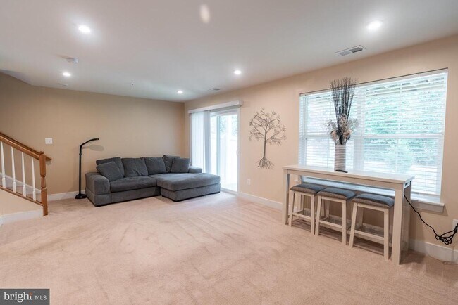 Building Photo - 1445 Honeylocust Dr