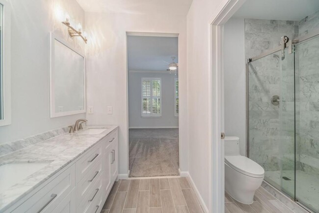 Building Photo - 130 River Landing Dr