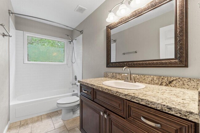 Building Photo - 28 Silver Elm Pl