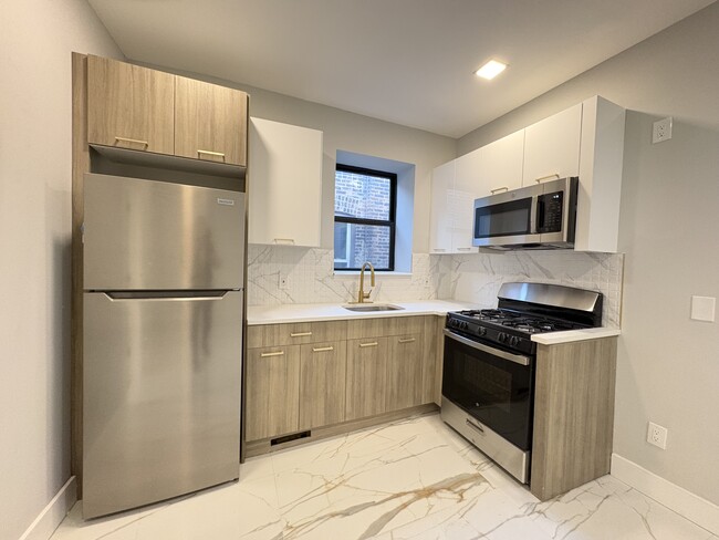 30 Bergen Ave 1L - 32 Bergen Ave