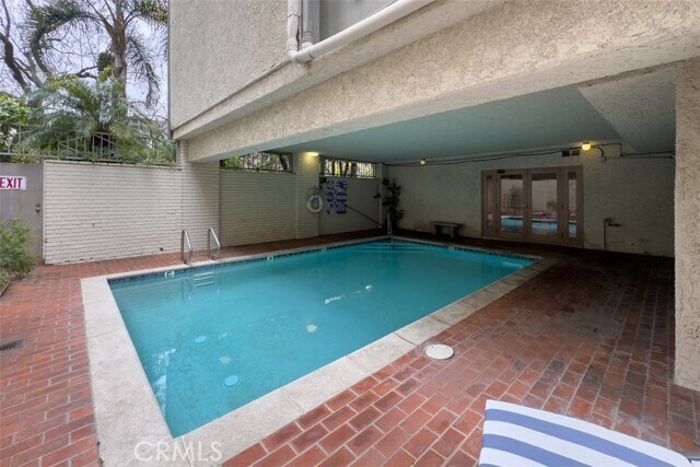 Building Photo - 450 N Oakhurst Dr