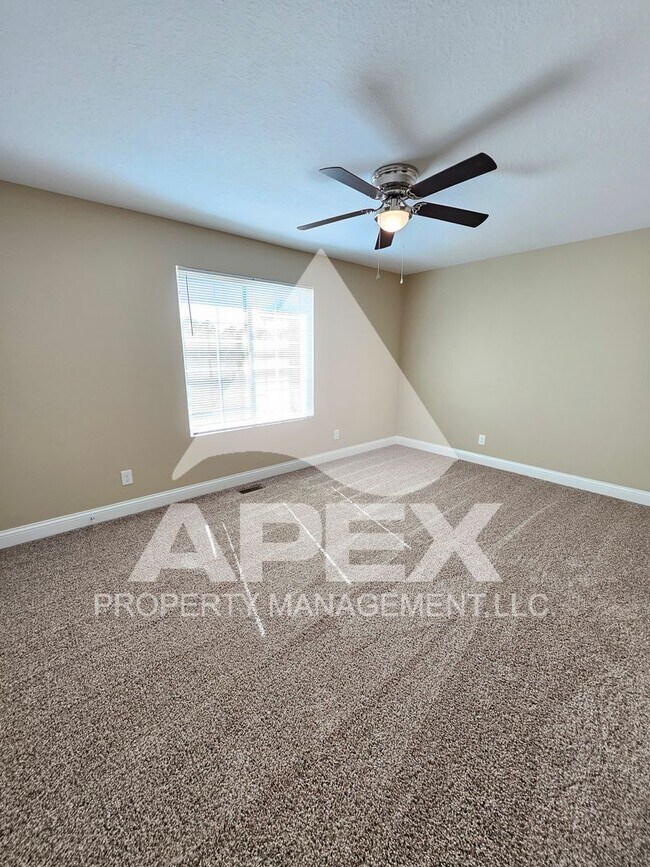 Building Photo - AVALON TOWNHOMES – LIKE NEW - 2 Bd/2.5 Ba ...