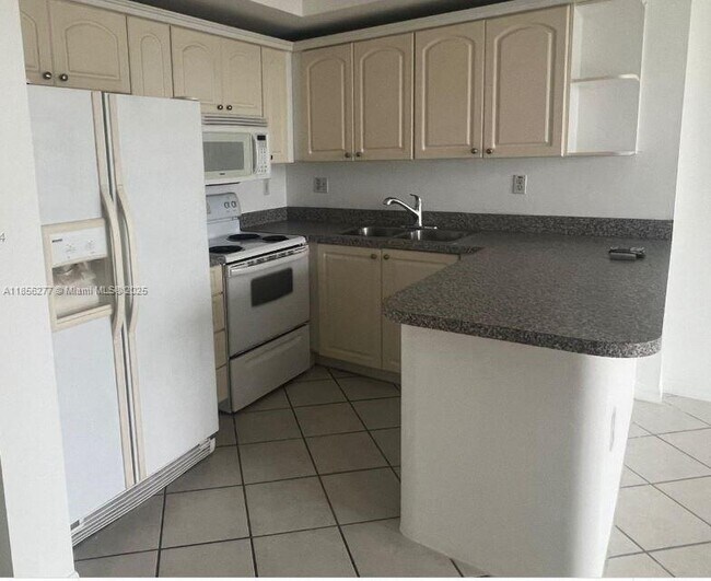 Building Photo - 3500 Coral Wy