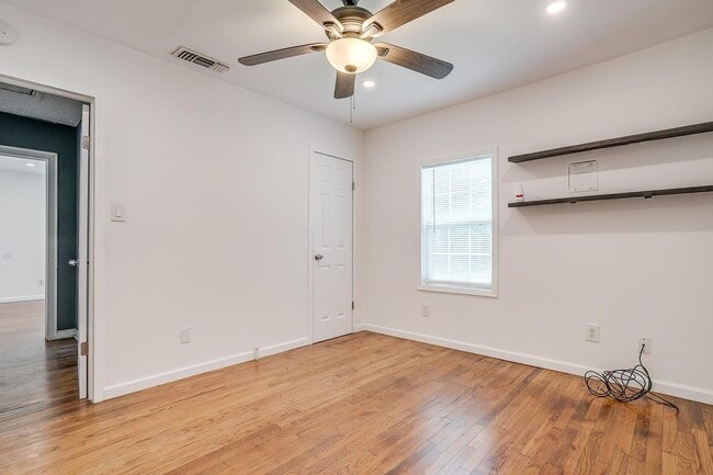 Building Photo - Amazing 2 Bed- 1 Bath Home in West Fort Wo...