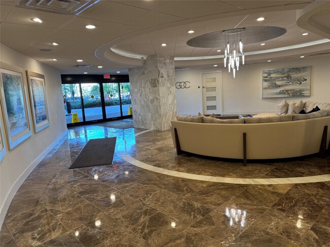 Building Photo - 3800 Galt Ocean Dr