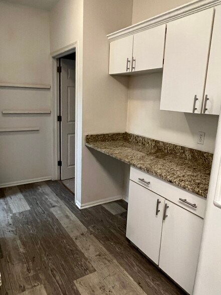Building Photo - 6505 Saint Andrews Dr