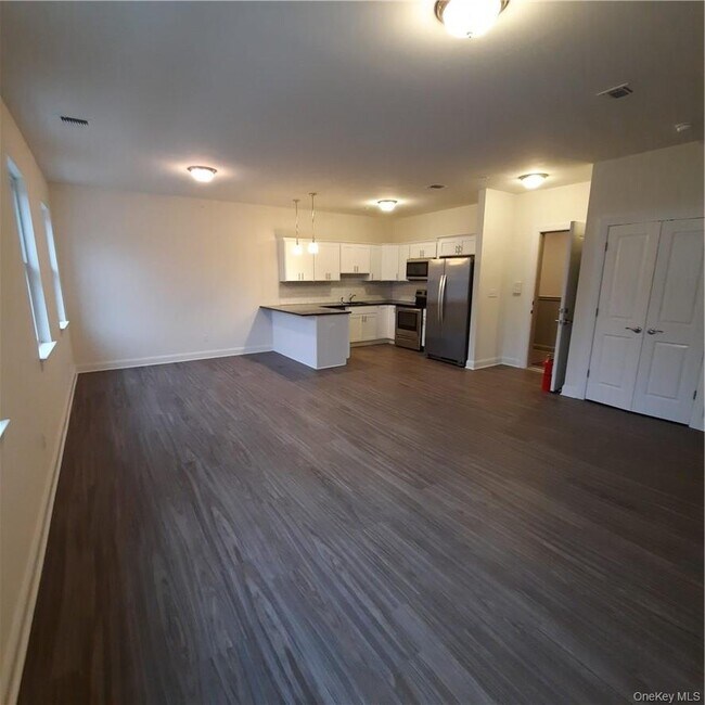 Building Photo - 250 NY-32