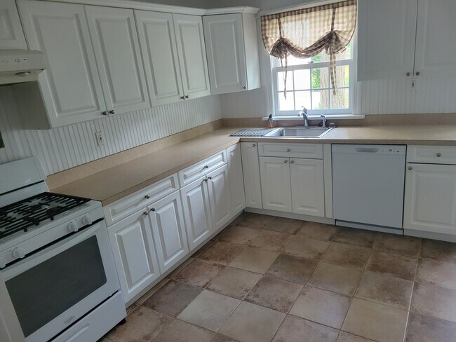Kitchen - 106 Wolver Hollow Rd