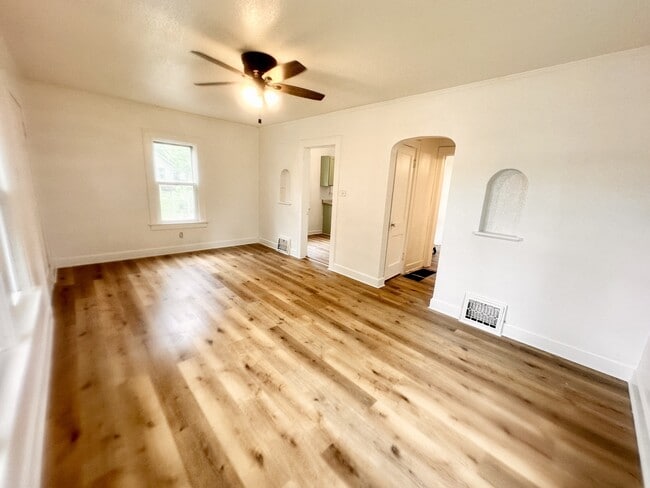 Building Photo - 347 W Vanmeter St