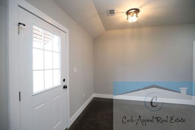 Building Photo - Move in special $900!! New construction 3 bed / 2 bath home - Bono