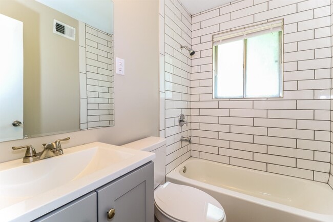 Building Photo - 1165 Finch Cove