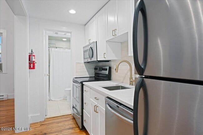 Building Photo - 17-19 Leroy Pl