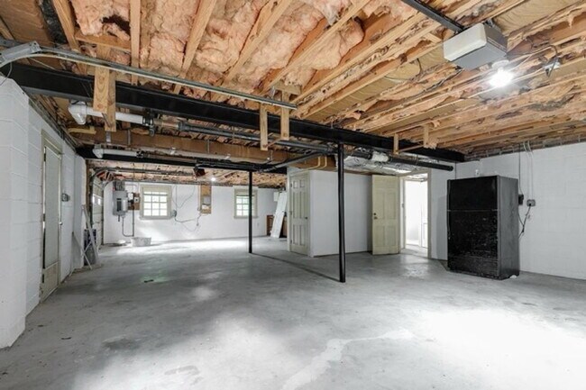 Building Photo - 5001 Southmoor Rd