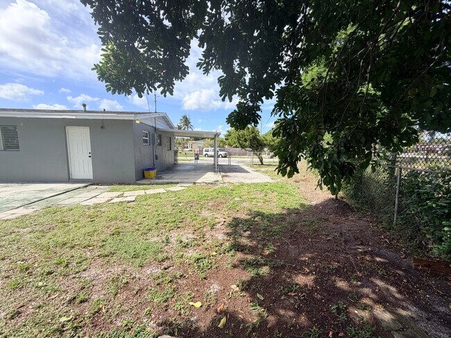 Building Photo - 6036 Westover Rd