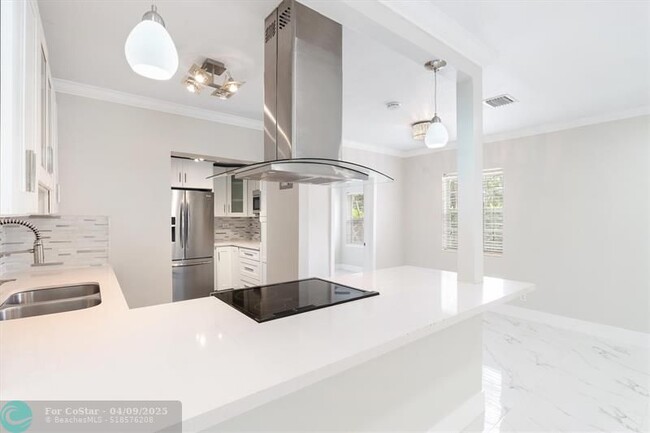 Building Photo - 510 SW 11th Ct