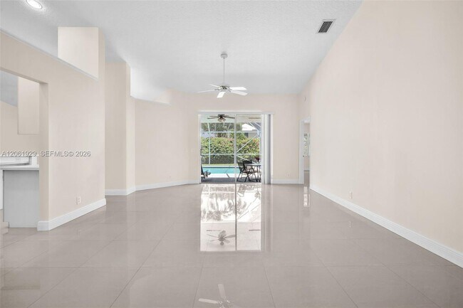 Building Photo - 17194 Ventana Dr