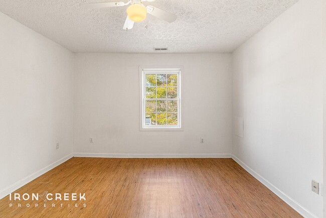 Building Photo - Charming 2-Bedroom Duplex in East Asheville