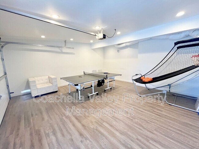 Building Photo - 2719 E Ventura Rd