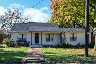 Building Photo - Charming 3 Bed 2 Bath - 1400 SQFT Decatur TX