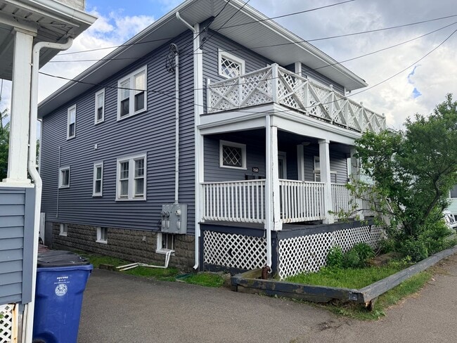 Building Photo - 1028 N Shore Rd