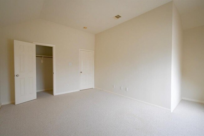 Building Photo - 13330 Vineyard Falls Dr