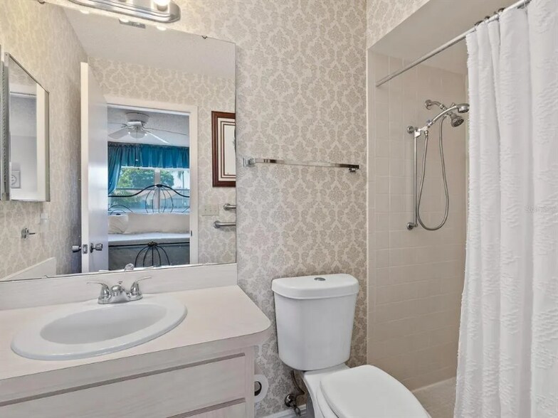 Building Photo - 1624 Whitehead Dr