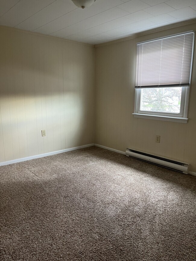 Building Photo - 611 Lincoln Way W