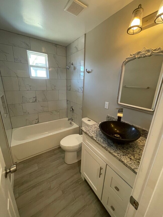 Building Photo - Fully Remodeled Tempe