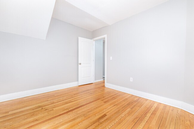 Building Photo - 81 Main St