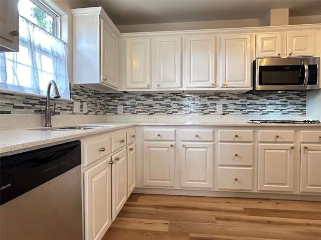 Building Photo - 12 Valley View Cir