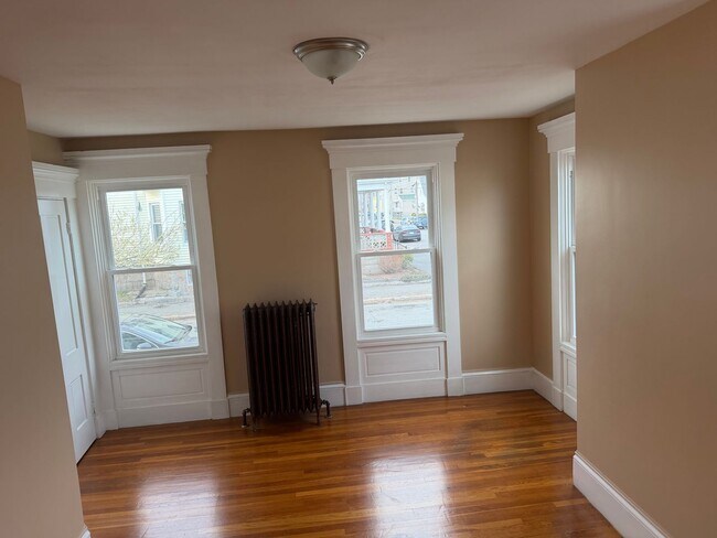 Building Photo - 186 Grinnell St
