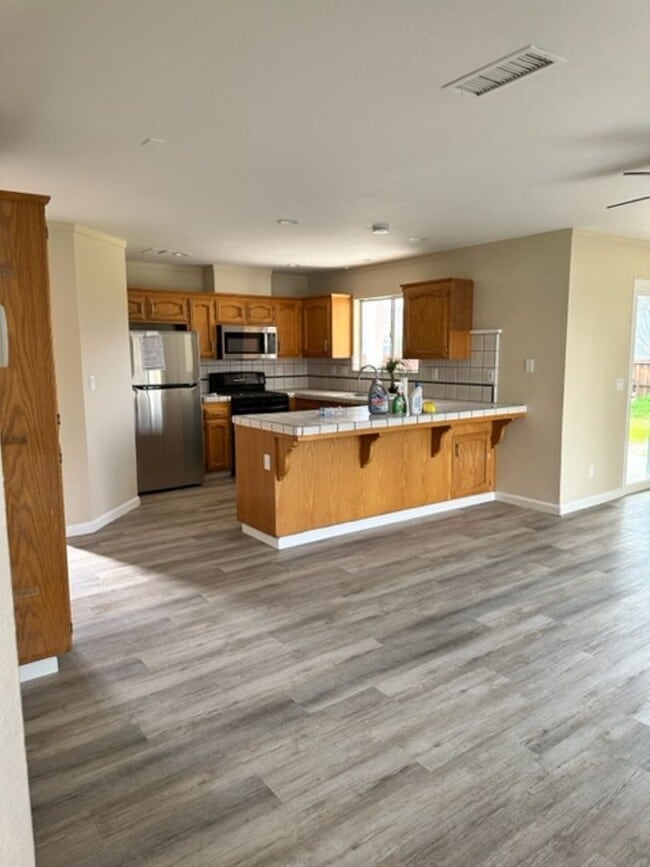Building Photo - 2471 Starling Dr