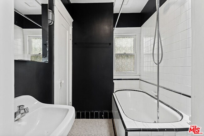 Building Photo - 1606 Andalusia Ave