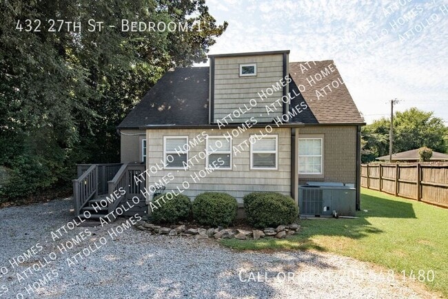 Building Photo - 432 27th St