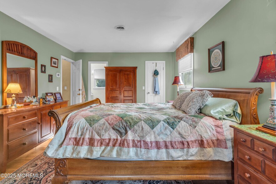 Building Photo - 2420 Cedar St