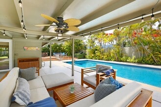 Building Photo - Immaculate fully furnished 3 bedroom, 2 ba...