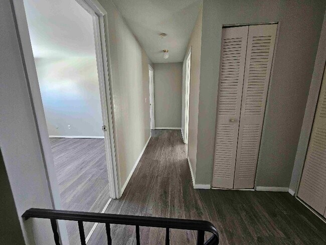 Building Photo - 610 1/2 Sunflower Dr