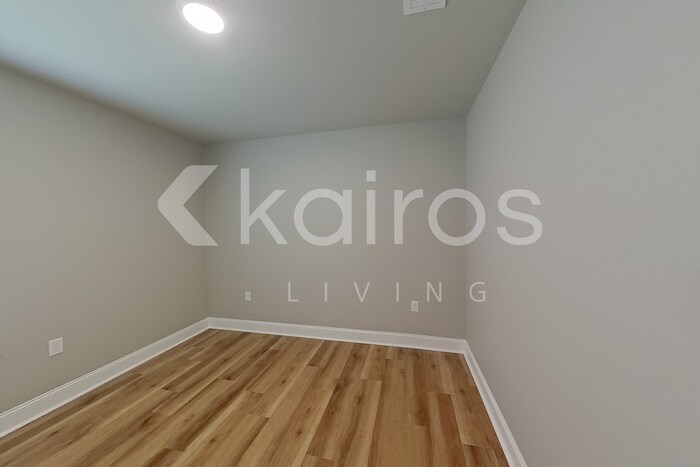 Building Photo - 22871 Balsam Dr