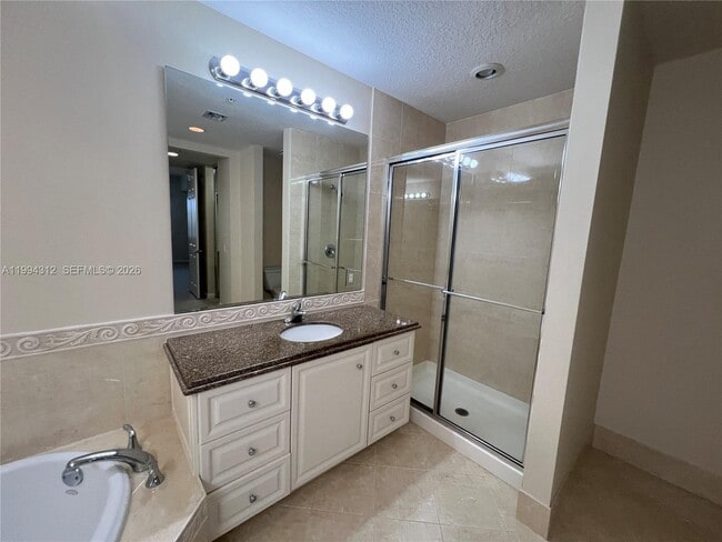 Building Photo - 5 Harbour Isle Dr E